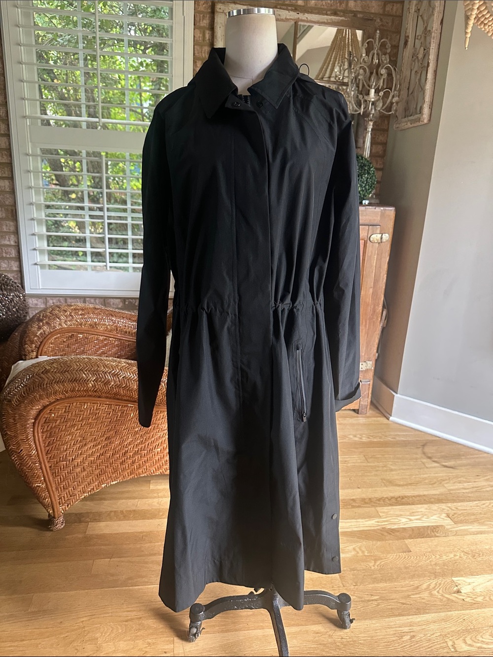 ATHLETA RAINOUT MAC COAT SLEEK XL HOODED BLACK RAIN JACKET